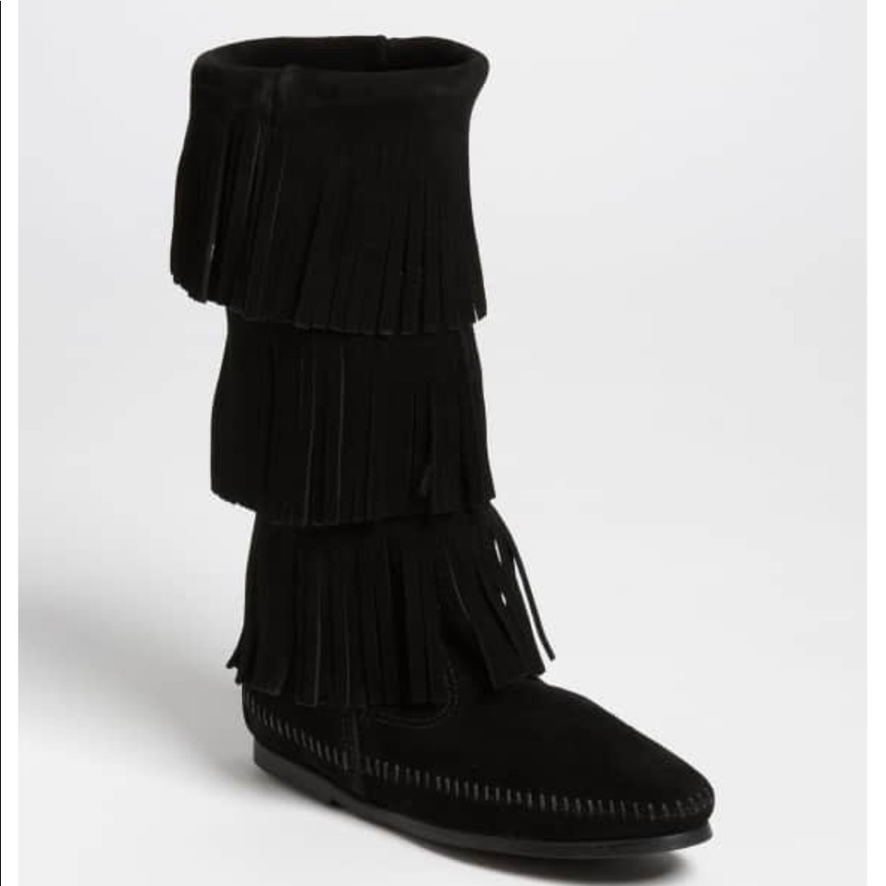 Minnetonka 3-layer fringe boot, black, 7